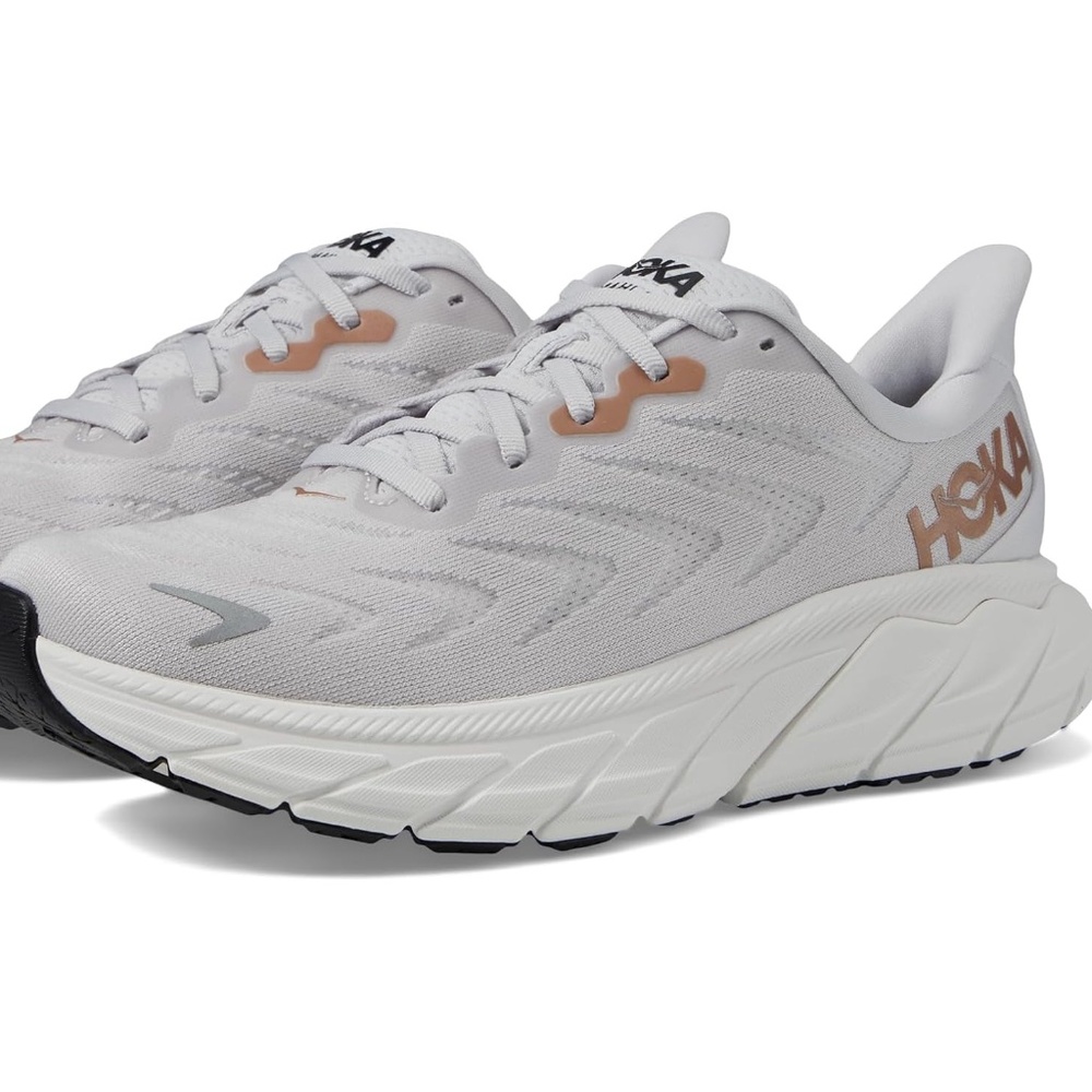 Nearly New Hoka Arahi 6 size 6 Nimbus Cloud Rose Gold